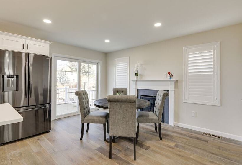 Renovated Family Home On Providence River!