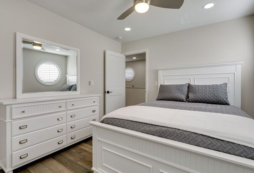 Renovated Family Home On Providence River!