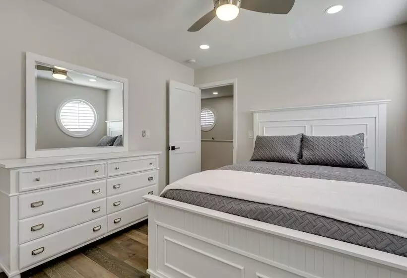 Renovated Family Home On Providence River!