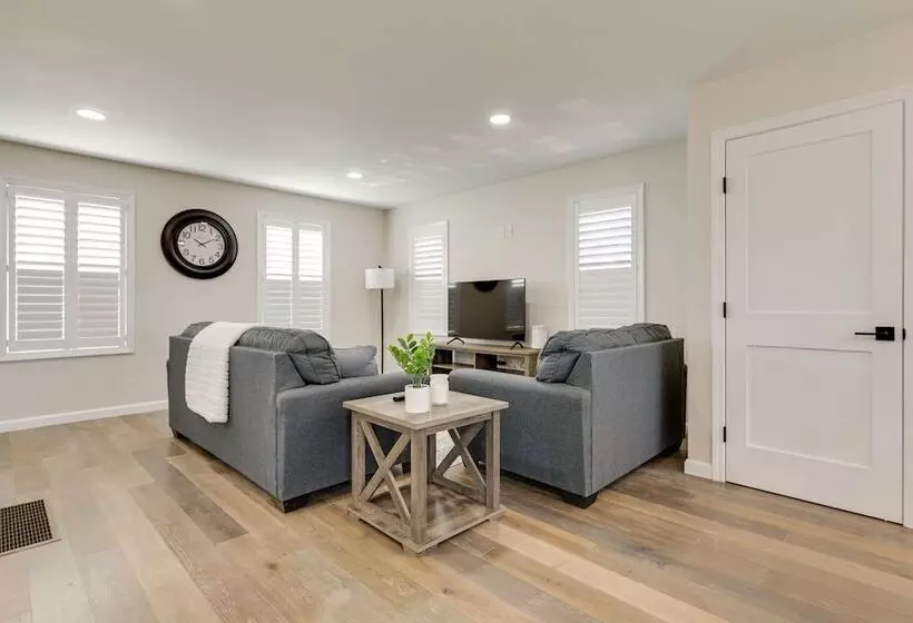 Renovated Family Home On Providence River!