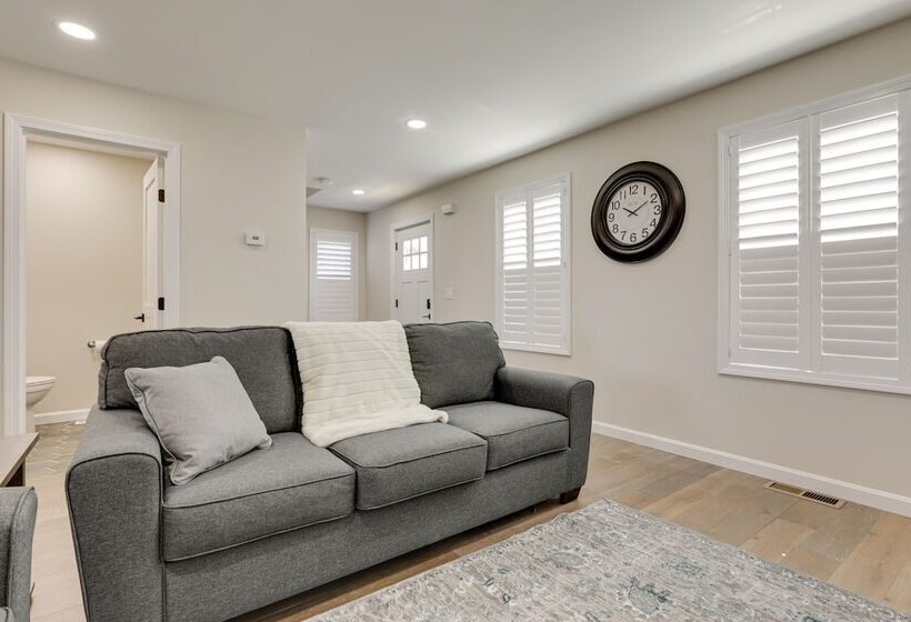 Renovated Family Home On Providence River!