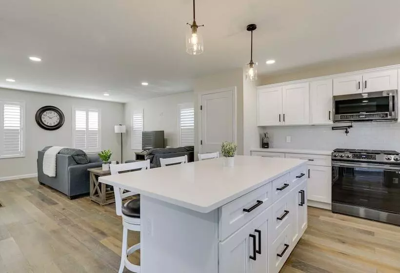 Renovated Family Home On Providence River!