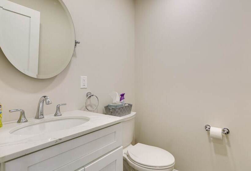 Renovated Family Home On Providence River!