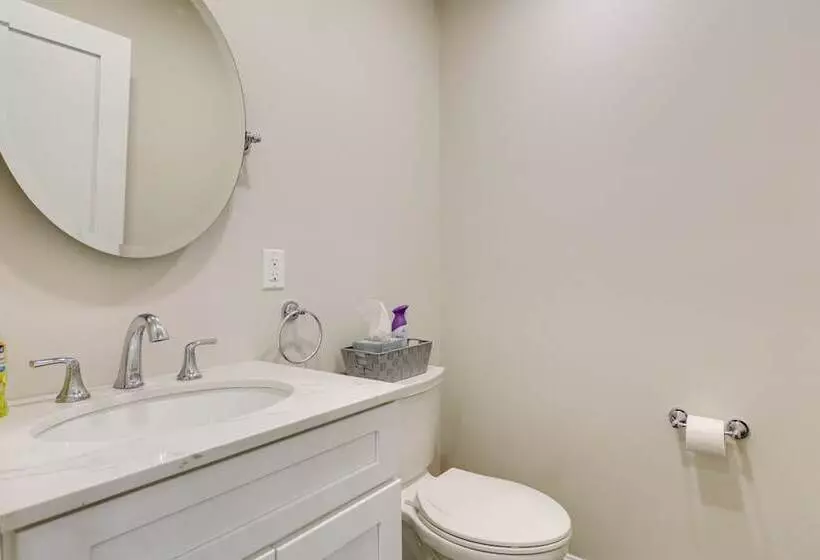 Renovated Family Home On Providence River!