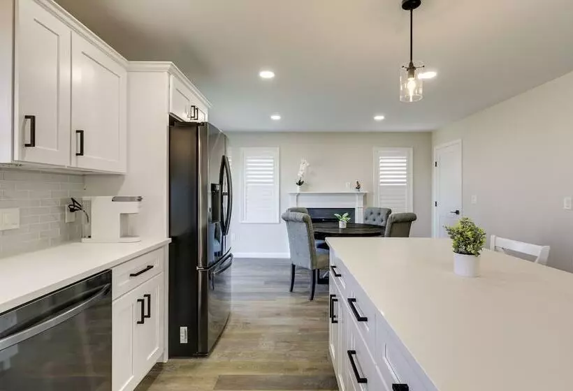 Renovated Family Home On Providence River!