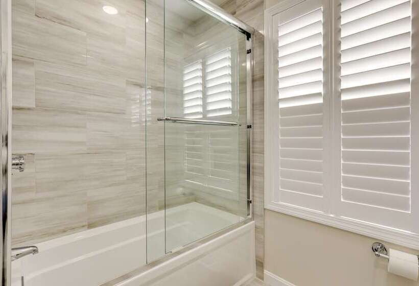 Renovated Family Home On Providence River!