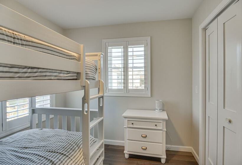 Renovated Family Home On Providence River!