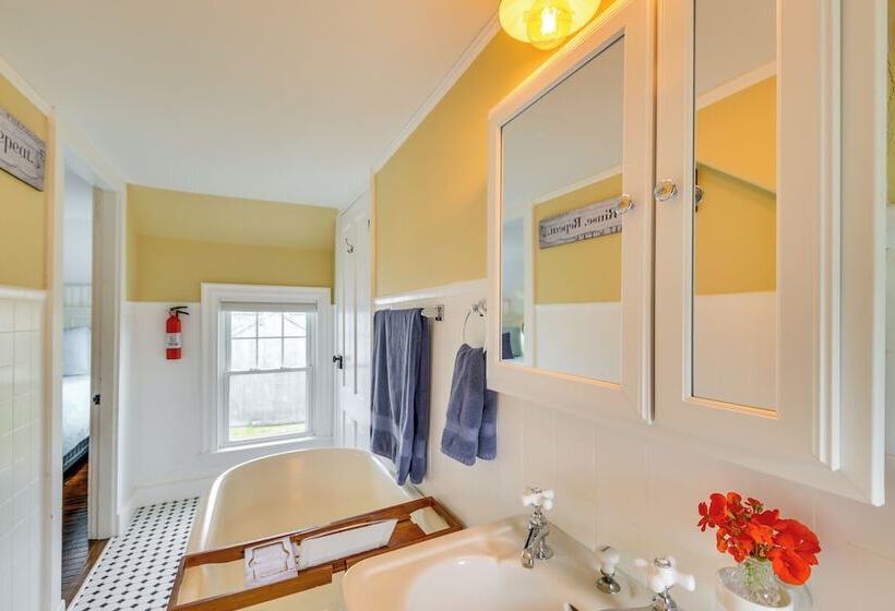 Rockland Home W/ Deck 5 Mins To Historic Downtown!