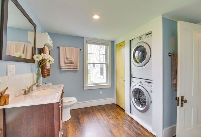 Rockland Home W/ Deck 5 Mins To Historic Downtown!