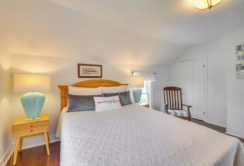 Rockland Home W/ Deck 5 Mins To Historic Downtown!