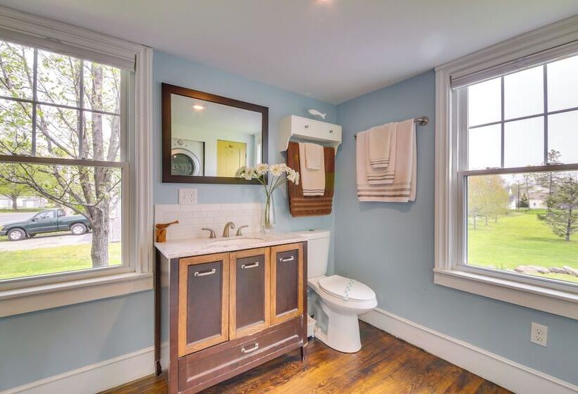 Rockland Home W/ Deck 5 Mins To Historic Downtown!