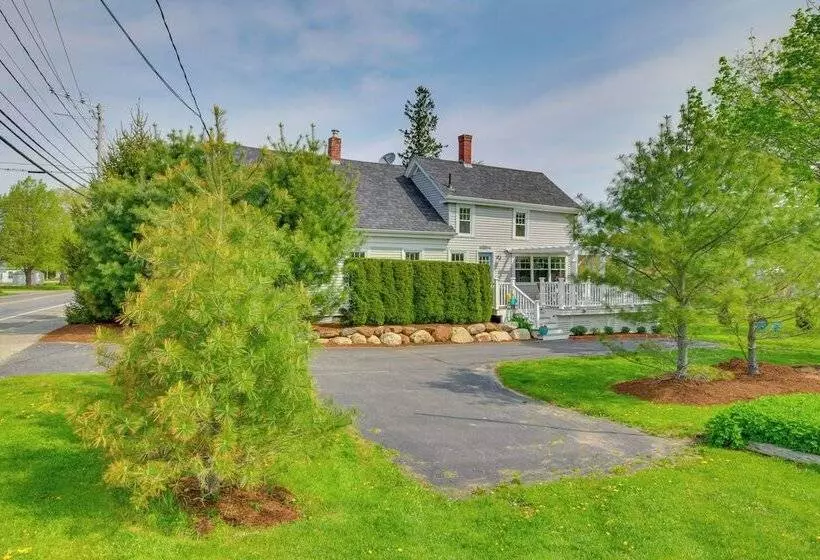 Rockland Home W/ Deck 5 Mins To Historic Downtown!