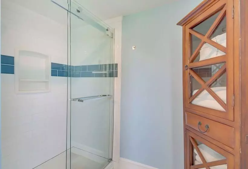 Rockland Home W/ Deck 5 Mins To Historic Downtown!