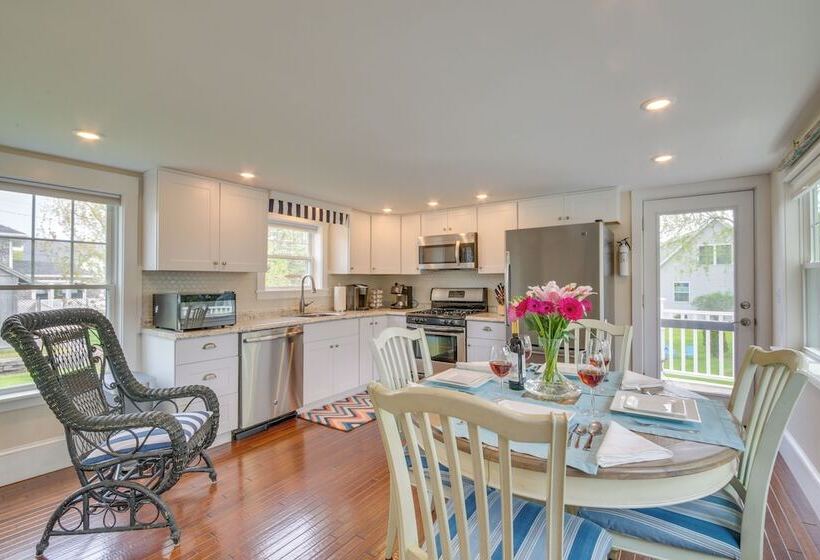 Rockland Home W/ Deck 5 Mins To Historic Downtown!