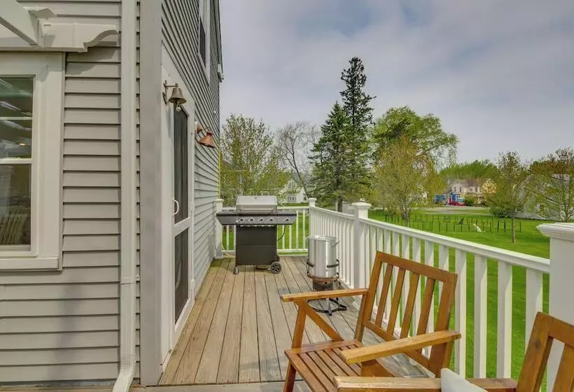 Rockland Home W/ Deck 5 Mins To Historic Downtown!