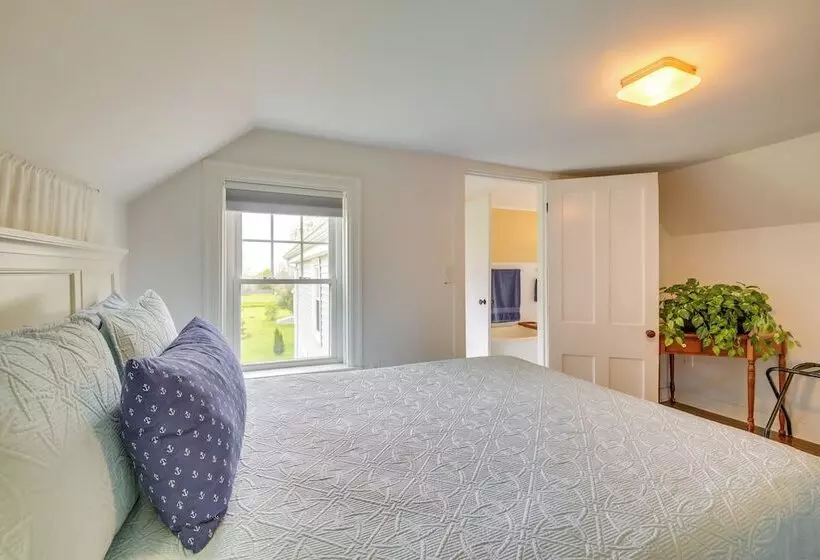 Rockland Home W/ Deck 5 Mins To Historic Downtown!