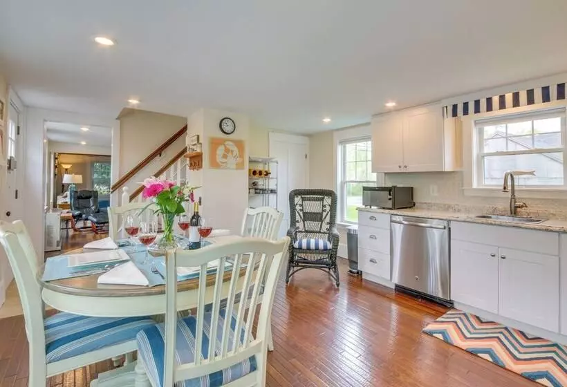 Rockland Home W/ Deck 5 Mins To Historic Downtown!