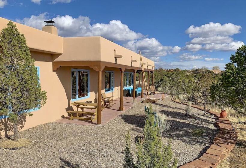 Santa Fe Sanctuary With Views At Every Turn