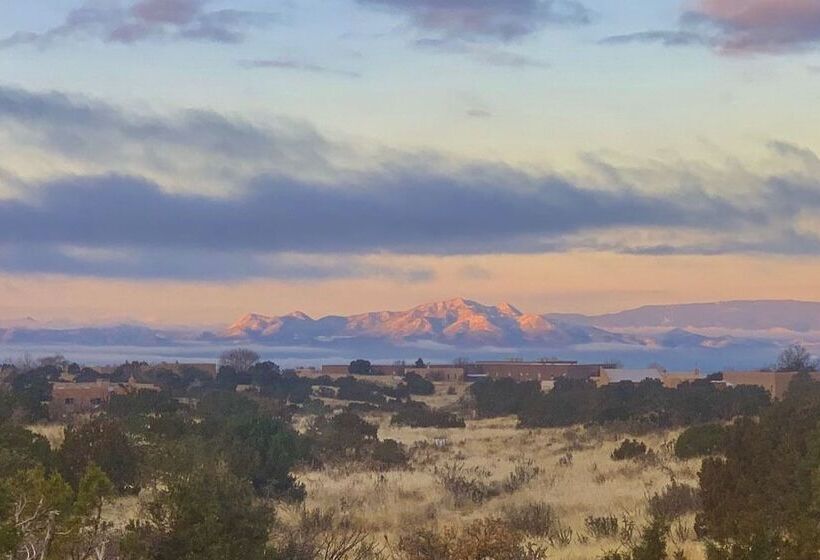 Santa Fe Sanctuary With Views At Every Turn