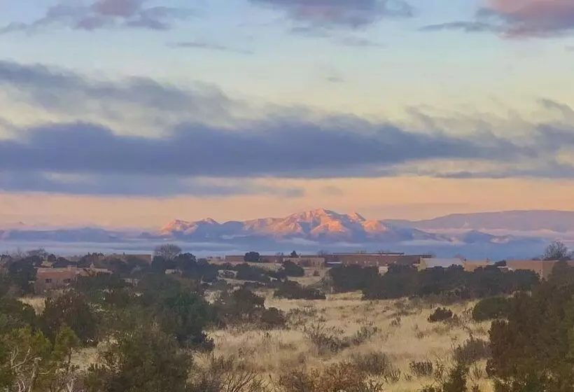 Santa Fe Sanctuary With Views At Every Turn