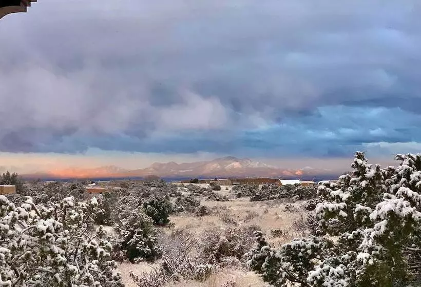 Santa Fe Sanctuary With Views At Every Turn