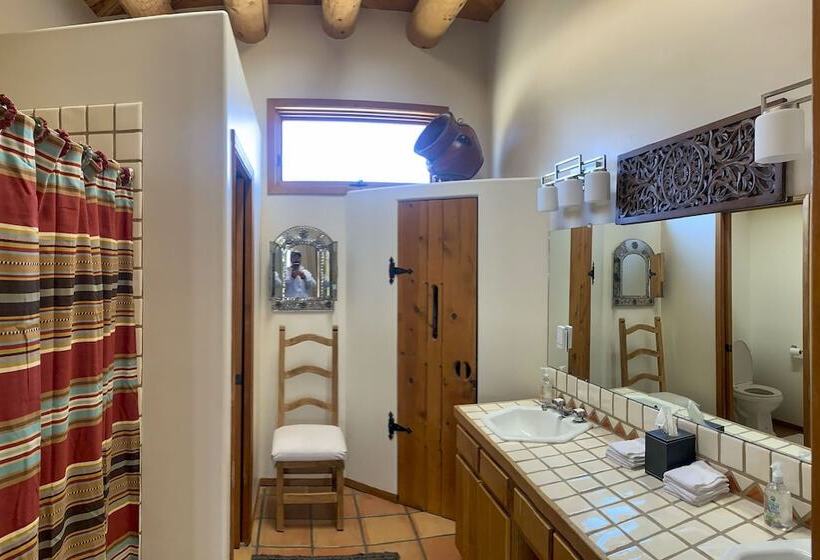 Santa Fe Sanctuary With Views At Every Turn