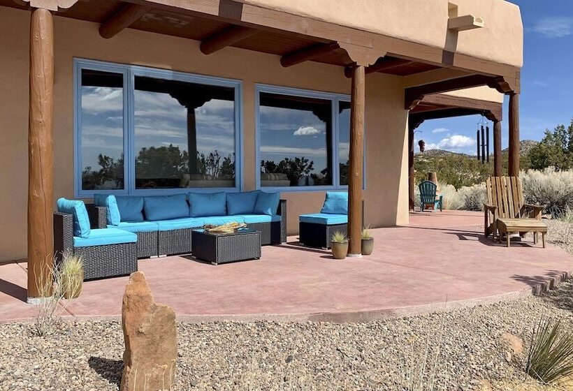 Santa Fe Sanctuary With Views At Every Turn
