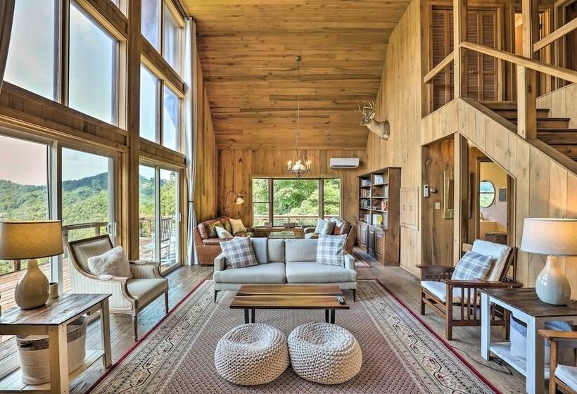 Stunning Views: Mountaintop Cabin In Burnsville!