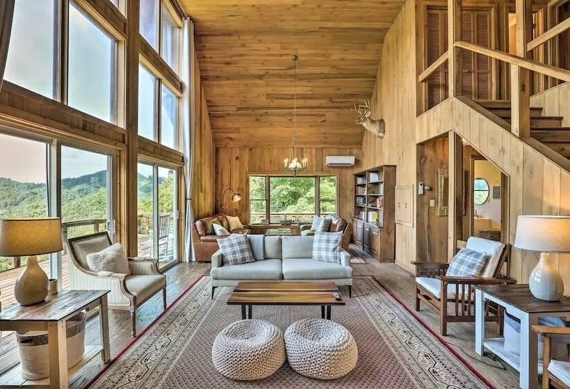 Stunning Views: Mountaintop Cabin In Burnsville!
