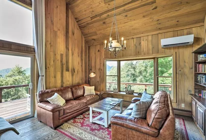 Stunning Views: Mountaintop Cabin In Burnsville!