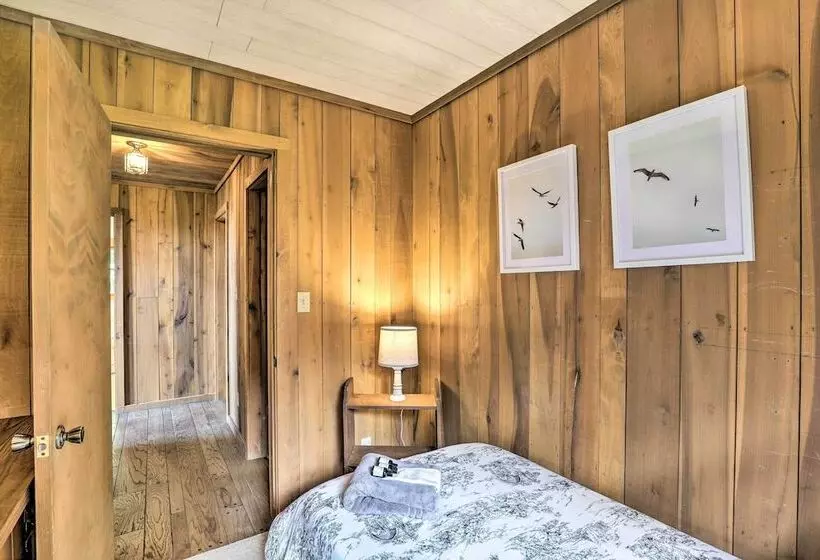 Stunning Views: Mountaintop Cabin In Burnsville!