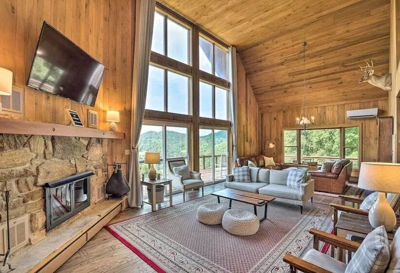 Stunning Views: Mountaintop Cabin In Burnsville!