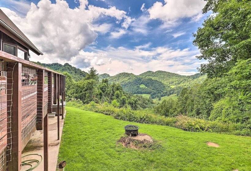 Stunning Views: Mountaintop Cabin In Burnsville!
