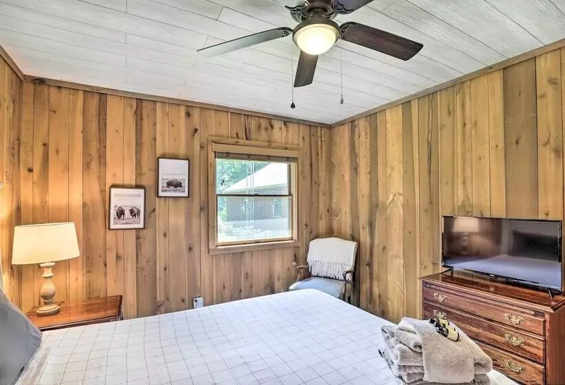 Stunning Views: Mountaintop Cabin In Burnsville!