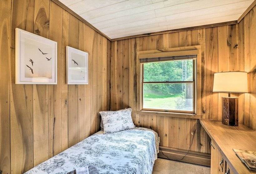 Stunning Views: Mountaintop Cabin In Burnsville!