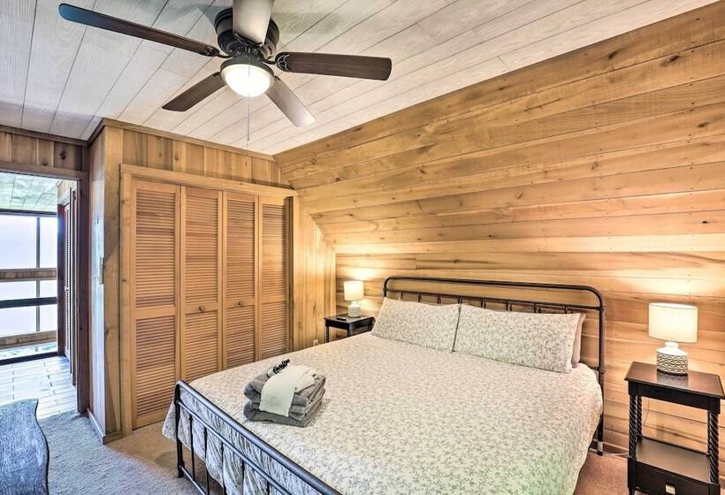 Stunning Views: Mountaintop Cabin In Burnsville!