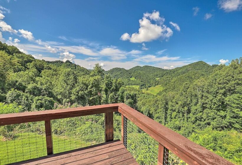 Stunning Views: Mountaintop Cabin In Burnsville!