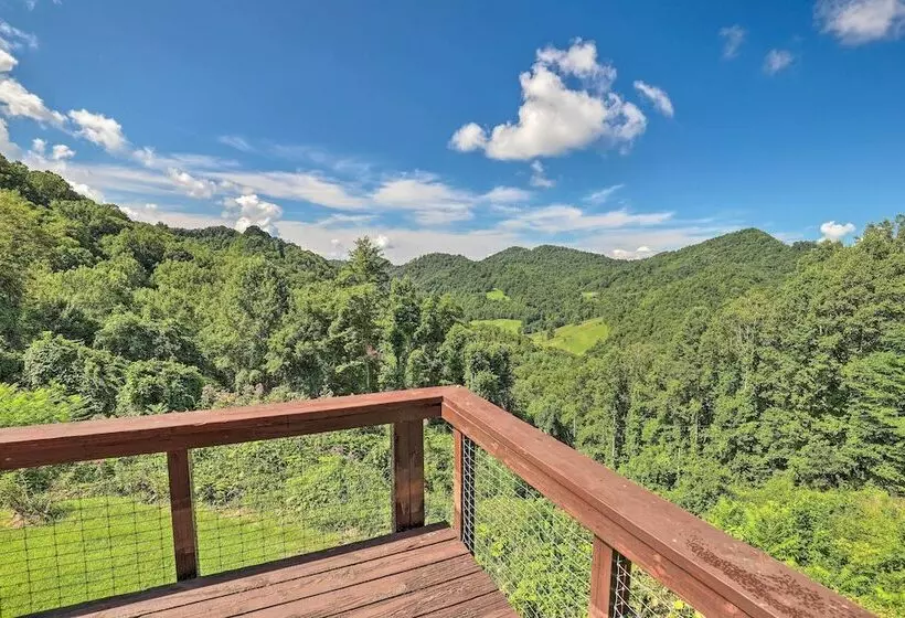Stunning Views: Mountaintop Cabin In Burnsville!