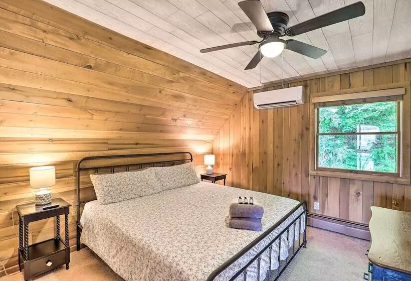 Stunning Views: Mountaintop Cabin In Burnsville!