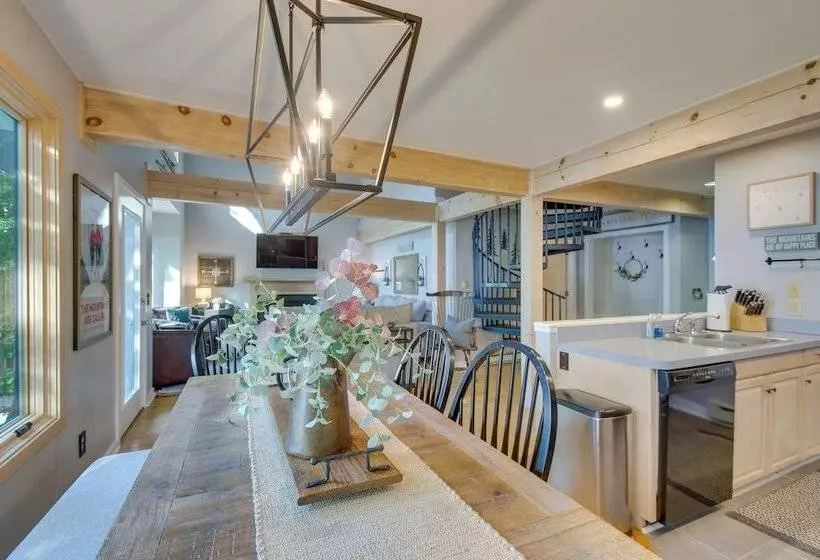 Serene Hideaway With Views, 1 Mi To Hike & Ski!