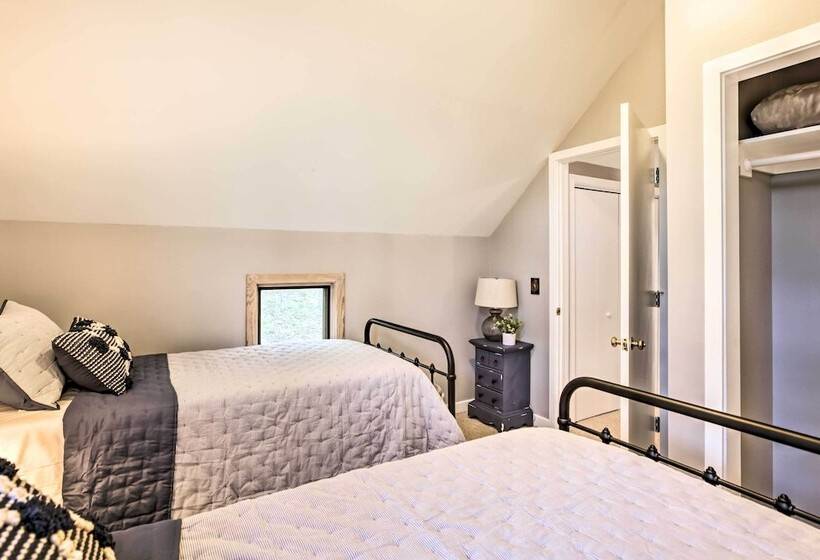 Serene Hideaway With Views, 1 Mi To Hike & Ski!