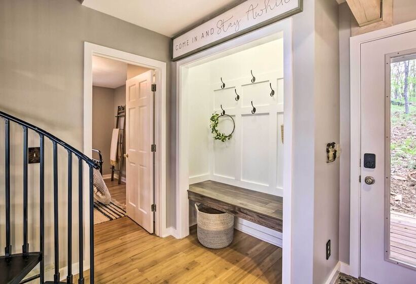 Serene Hideaway With Views, 1 Mi To Hike & Ski!