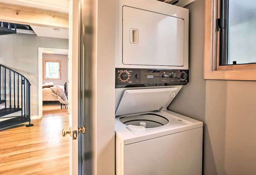 Serene Hideaway With Views, 1 Mi To Hike & Ski!