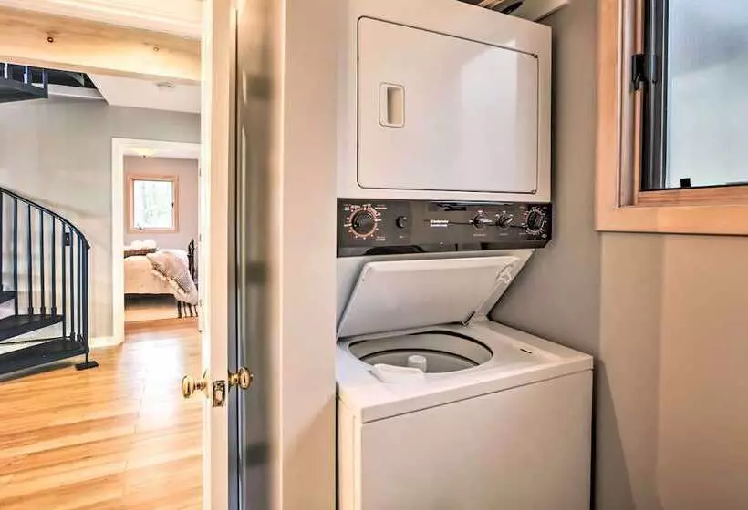 Serene Hideaway With Views, 1 Mi To Hike & Ski!