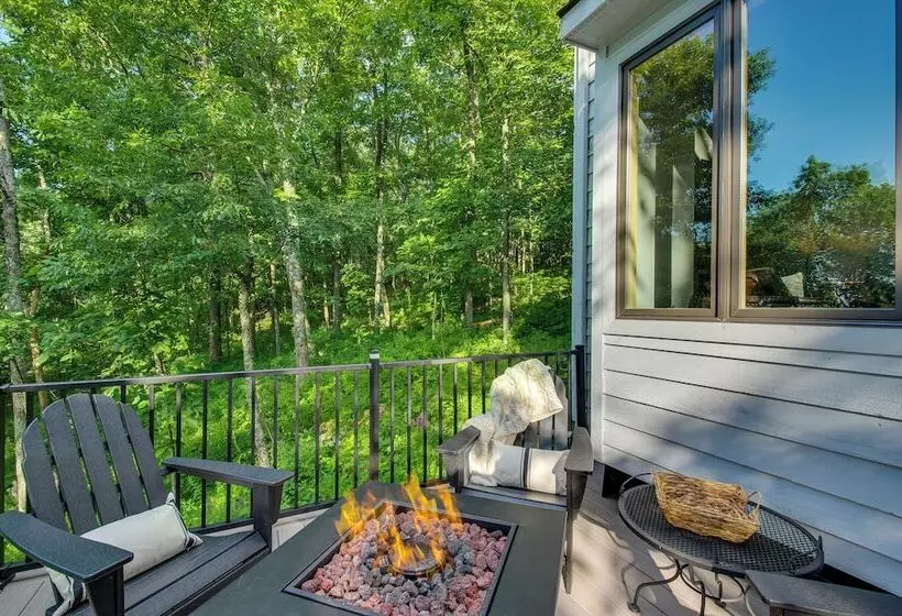 Serene Hideaway With Views, 1 Mi To Hike & Ski!