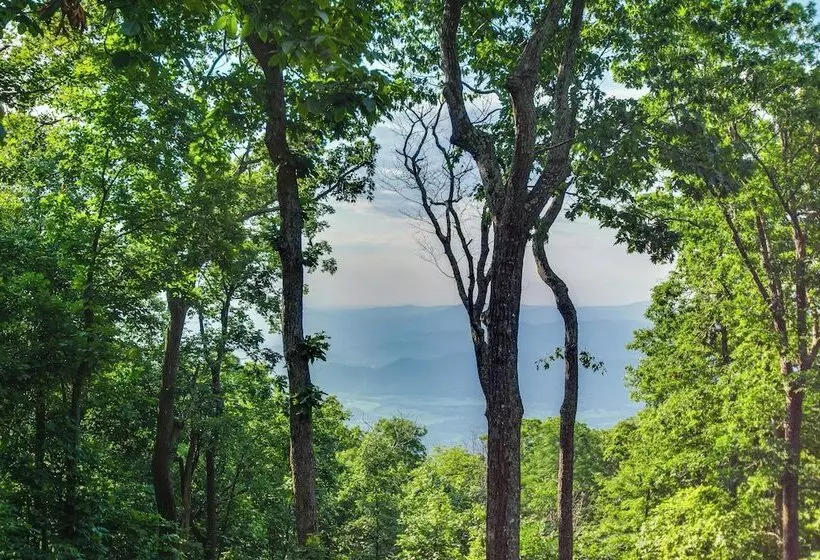 Serene Hideaway With Views, 1 Mi To Hike & Ski!