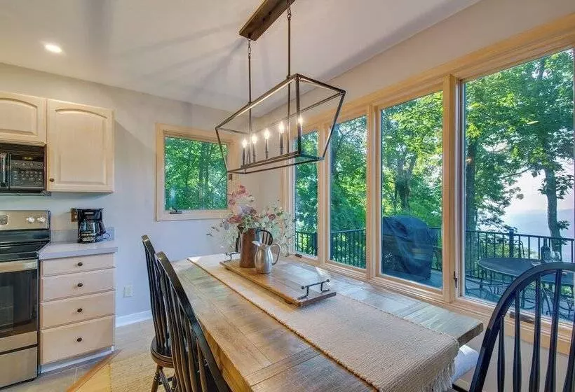 Serene Hideaway With Views, 1 Mi To Hike & Ski!