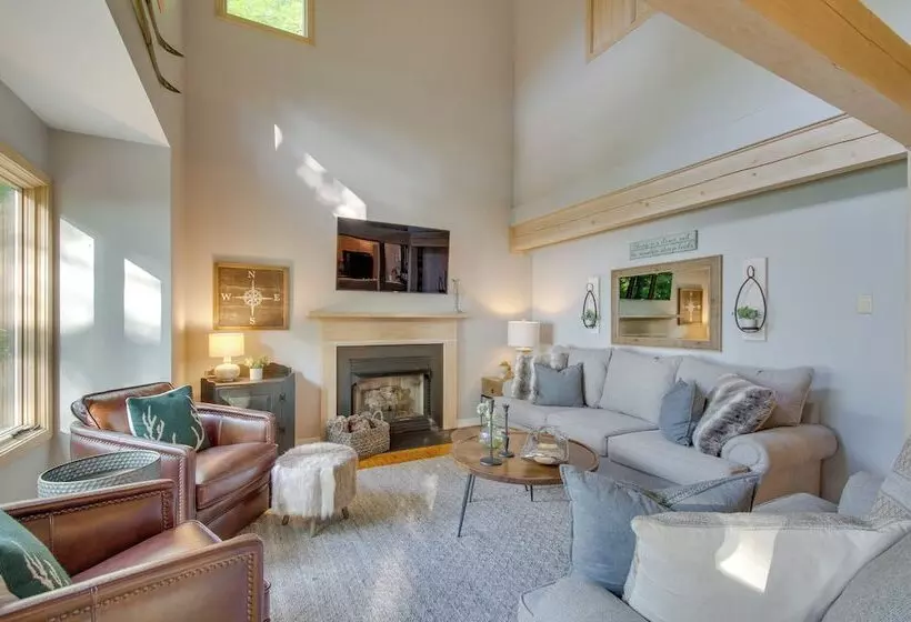 Serene Hideaway With Views, 1 Mi To Hike & Ski!