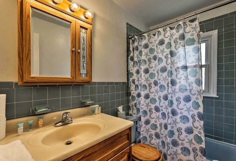 Spacious Mount Pleasant Home: 5 Mi To Beach