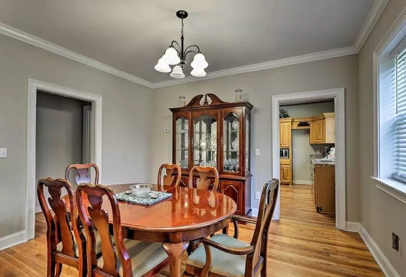 Spacious Mount Pleasant Home: 5 Mi To Beach